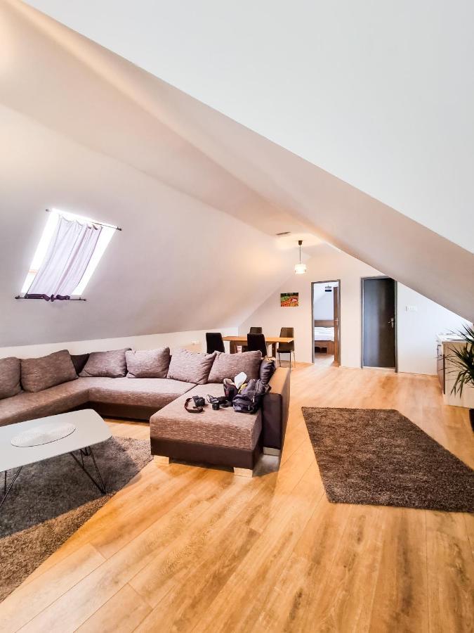Xxl Rooms Осиек Экстерьер фото