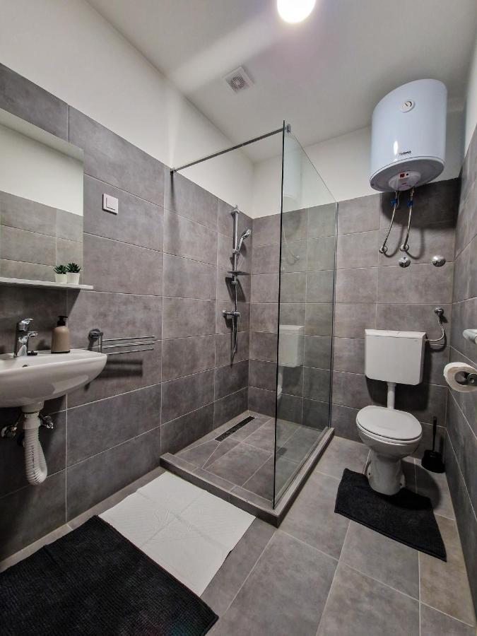 Xxl Rooms Осиек Экстерьер фото